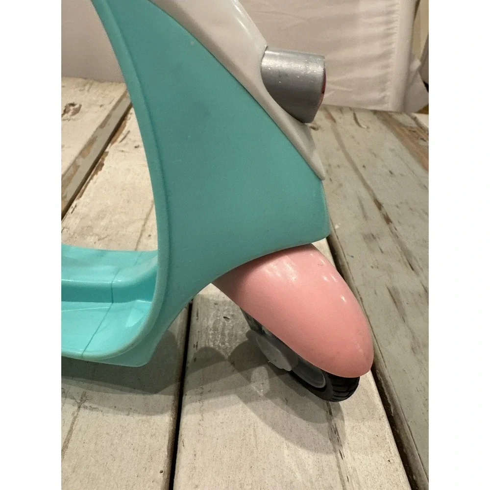 Mattel Barbie MALIBU AVE GLAM SCOOTER 2011 Pink Green Toy No Lid On Cargo Case